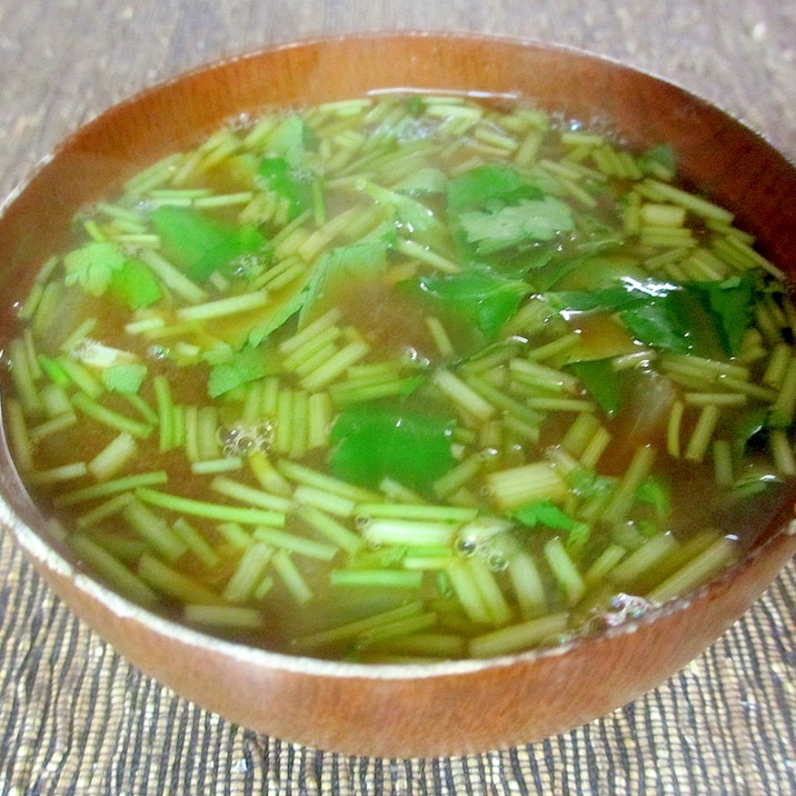 玉ねぎと三つ葉の味噌汁 レシピ 作り方 By Mococo05 楽天レシピ 玉ねぎと三つ葉の味噌汁 レシピ 作り方 By Mococo05 楽天レシピ